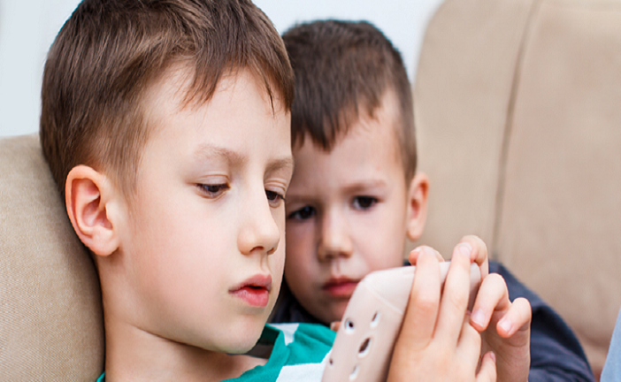 Akıllı Telefon ve Teknolojik Cihazları Kullanan Çocukları Bekleyen Problemler